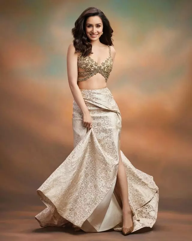 Shraddha Kapoor Shows Her Style with This Dress | Shraddha Kapoor Shows Her  Style with This Dress